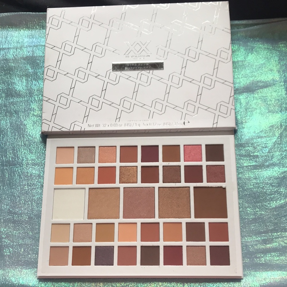 XX Revolution Xtra Nude Eye Shadow Palette by Makeup Revolution - Picture 4 of 7